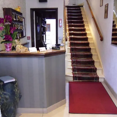 De Bale Hotel