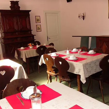 De Bale Hotel 2*