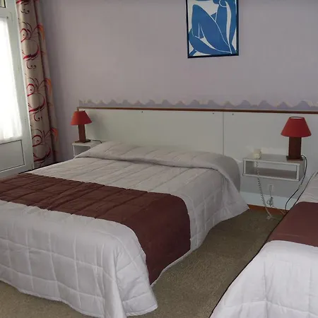 De Bale Hotel 2*