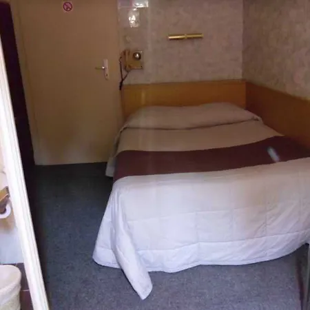 De Bale Hotel 2*