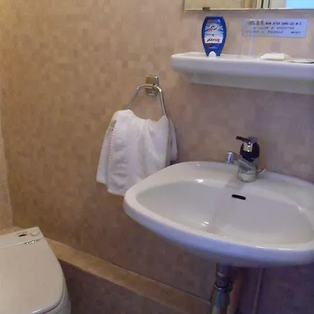 De Bale Hotel 2*