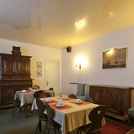 De Bale Hotel
