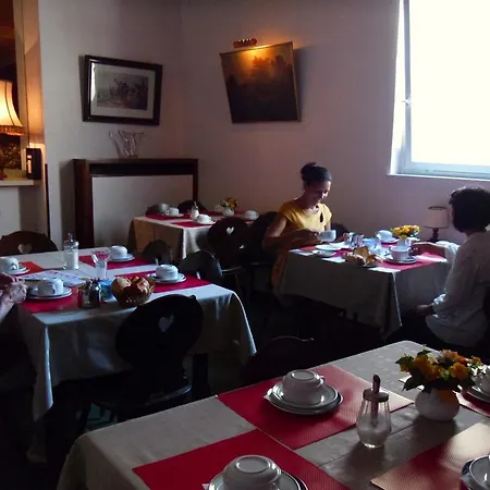 De Bale Hotel